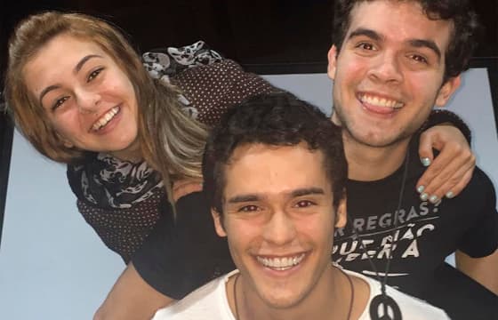 Klara Castanho fala sobre primeira cena de beijo: "A menina cresceu"