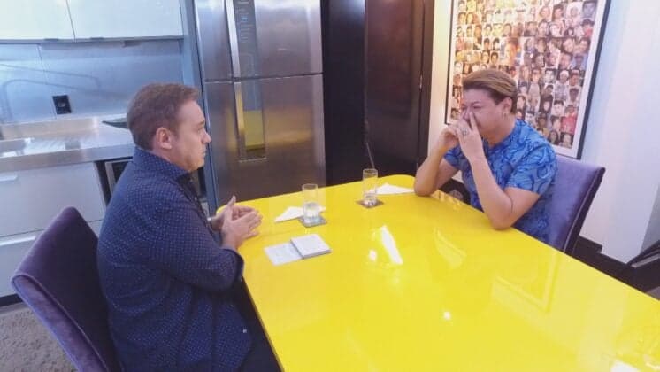 David Brazil se emociona ao lembrar que passou fome na infância e conta histórias curiosas e inéditas dos famosos que pouca gente conhece