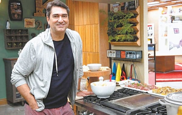Zeca Camargo diz: "Nunca vou ter a barriga do Cauã Reymond"