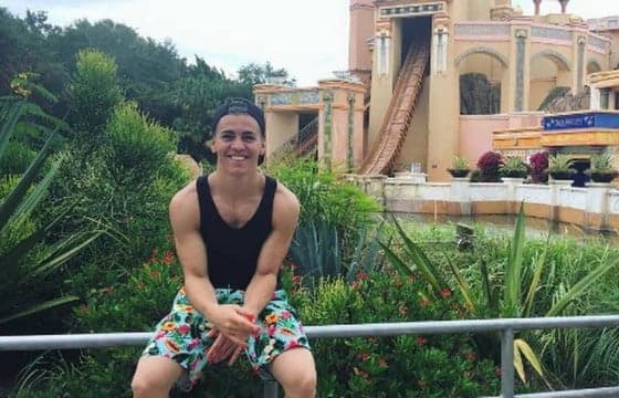 Biel é criticado por visita a parque aquático nos EUA; saiba o motivo