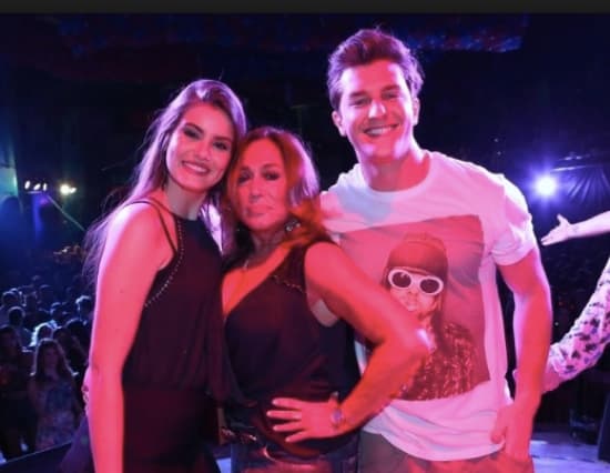 Atriz da Globo é barrada em festa e fica irritada