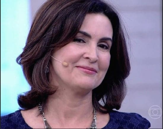 Apresentador do SBT detona programa de Fátima Bernardes