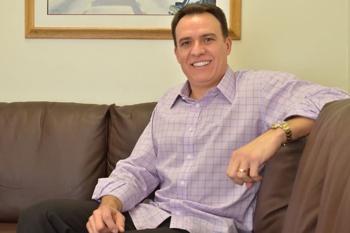 Pastor da Universal é criticado após pedir que fiéis doem carros e voltem para casa a pé