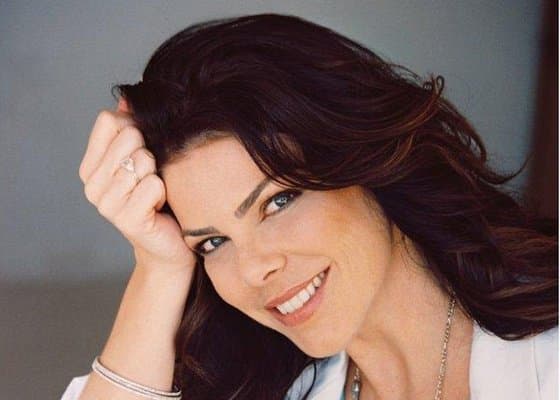 Gisele Fraga mostra rosto ferido e denuncia agressão de ex-marido