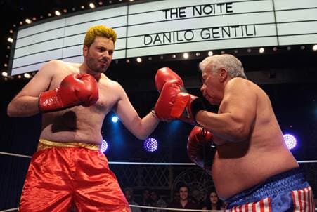 Após Dia do Rock, "The Noite" recebe Roque, que se transforma no lutador Rocky