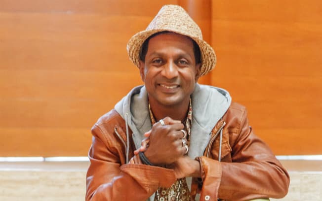 “A Globo engessa galã, mocinha e vilão. Quero ser ‘ingessável'”, comenta ator Luiz Miranda