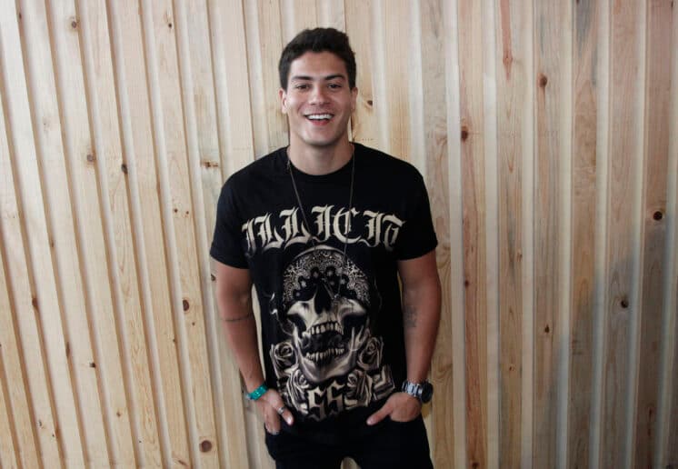 Arthur Aguiar detalha novo álbum e comenta personagem de "Êta Mundo Bom"