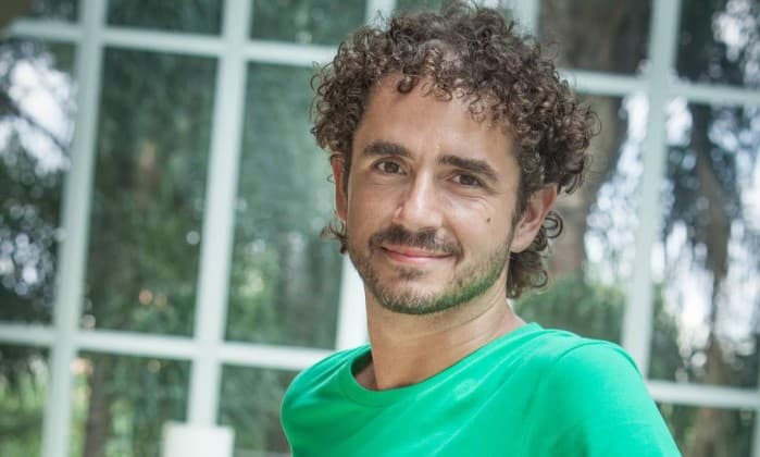 Felipe Andreoli revela que perdeu a virgindade com garota de programa