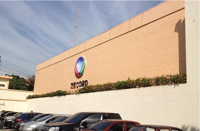 Record fecha lojas em sua sede por grande movimentação; entenda