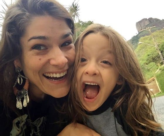 Priscila Fantin diz que filho sofre bullying por ter cabelo grande