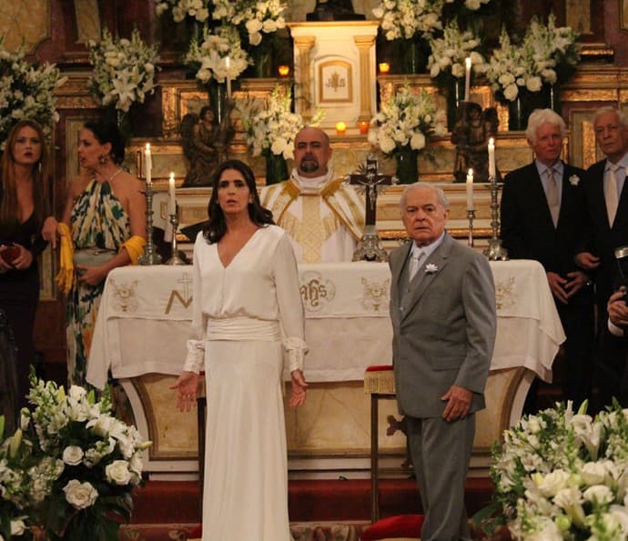 "Haja Coração": Casamento de Rebeca é interrompido por policiais