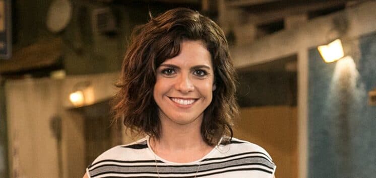 Renata Gaspar renova contrato com a Globo
