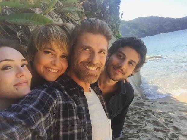 Isabelle Drummond posa com Gianecchini e Chay Suede em gravação de "A Lei do Amor"