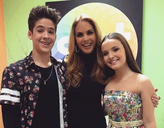 Lucero é convidada especial do "Programa Silvio Santos" no SBT