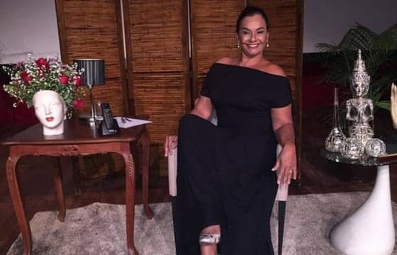 Solange Couto faz barraco em fila de loja e exige atendimento prioritário