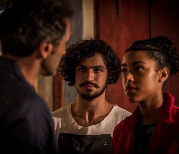 "Velho Chico": Miguel fica em choque com visita inesperada