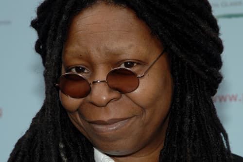 Atriz de “Caça-Fantasmas 2” se emociona ao falar com Whoopi Goldberg: “Ela era igual a mim”!