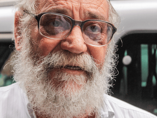 Walther Negrão deixa hospital e já acompanha gravações de sua trama, “Sol Nascente”