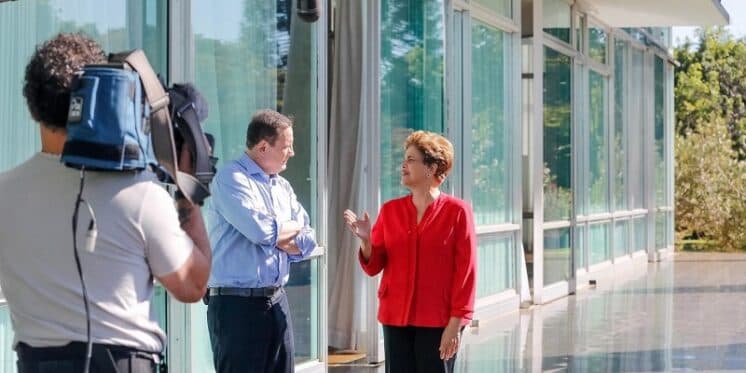 Roberto Cabrini entrevistará Dilma Rousseff no "Conexão Repórter" deste domingo