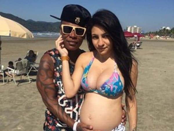 Mulher de Pepê está grávida de gêmeos, e cantora comemora