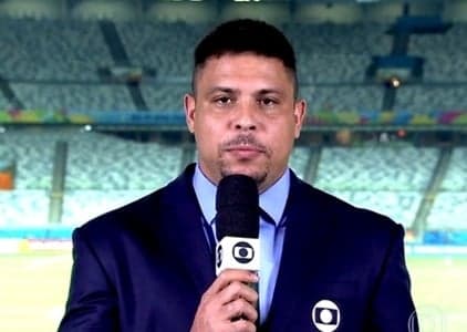 Ex-mulher de Ronaldo Fenômeno publica foto com Ronald e semelhança entre pai e filho impressiona