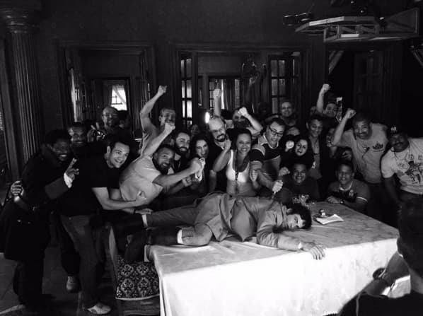 Mateus Solano publica foto dos bastidores da última cena em "Liberdade, Liberdade"