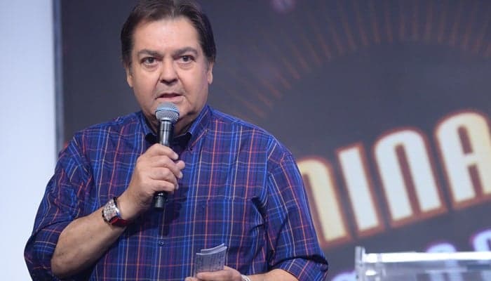 Faustão divulga "Teleton" ao vivo, pede doações e é elogiado na internet