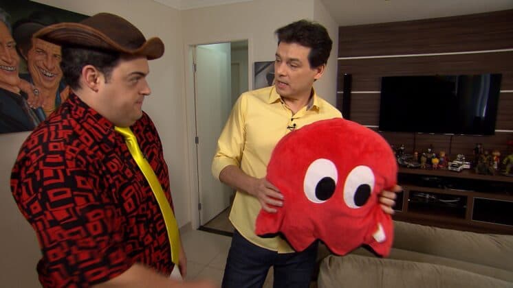 Celso Portiolli invade a casa do humorista Matheus Ceará