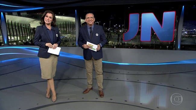 Galvão Bueno substitui William Bonner no "Jornal Nacional" e bomba na internet