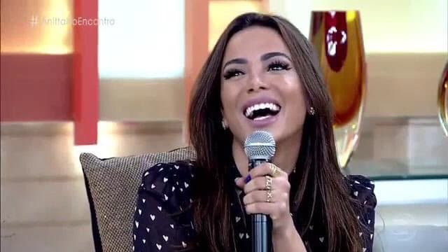 Anitta leva susto no “Encontro”: “Isso é um ser humano?”