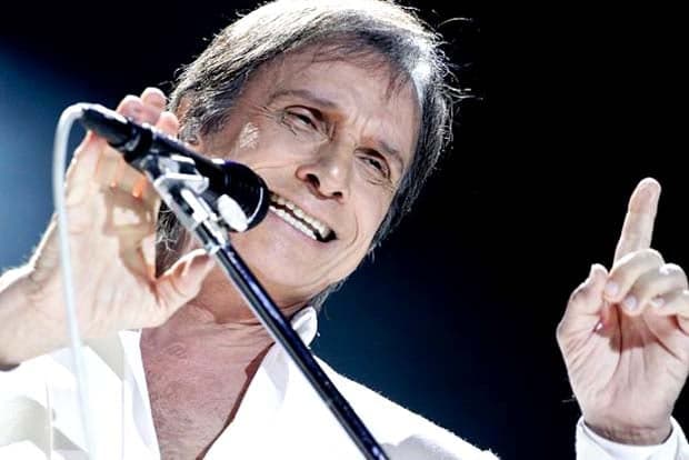 Roberto Carlos continua assustando com atitudes estranhas por causa do TOC