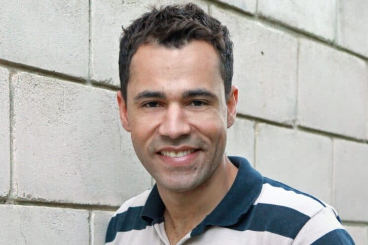 Rodrigo Sant’Anna faz cirurgia para diminuir as bochechas