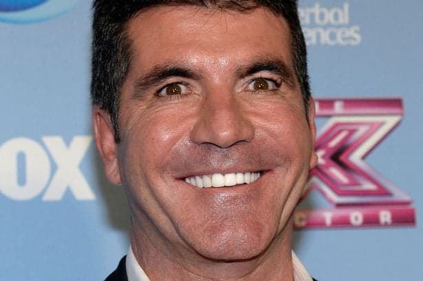 Band exibe chamada do X-Factor Brasil com Simon Cowell, criador do formato