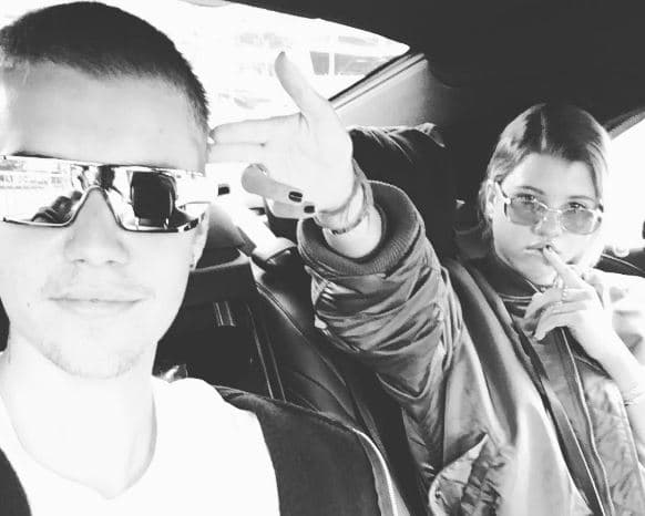 Após ter namorada xingada, Justin Bieber fecha Snapchat e ameça deixar o Instagram