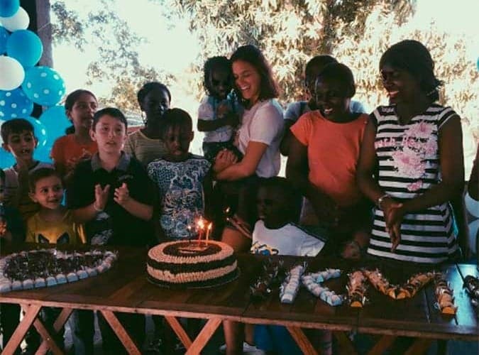 Bruna Marquezine pede presente especial de aniversário e comove a todos