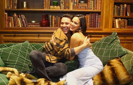 Bruna Marquezine evita falar sobre Neymar e afirma que beijaria mulher em cena