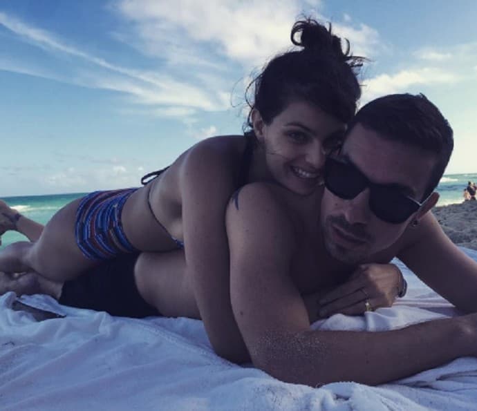 Di Ferrero e Isabeli Fontana se casam em ilha paradisíaca nesta terça (9)