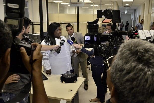MC Carol sofre ataques racistas e presta queixa em delegacia