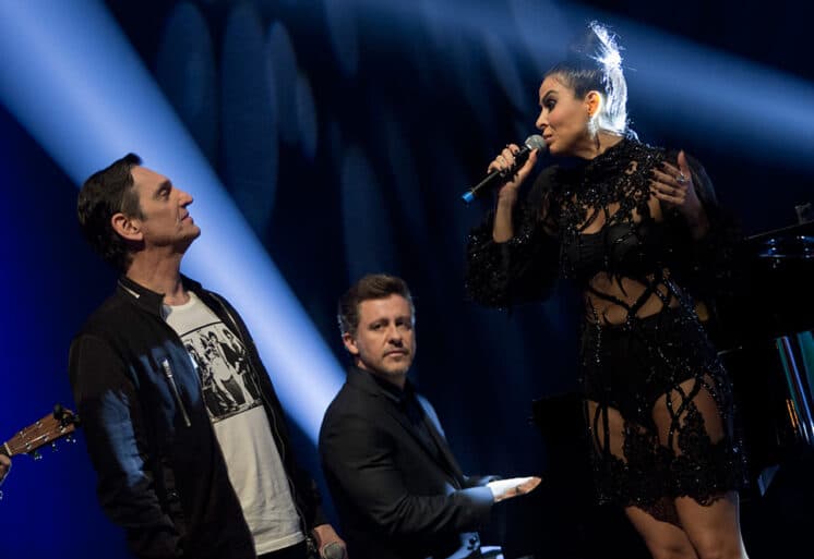 Jurados do "X Factor" cantam em coletiva do programa; assista!