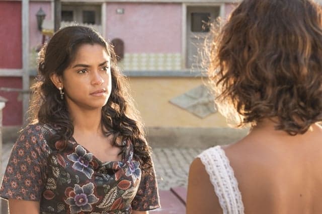 "Velho Chico": Luzia briga e ameaça matar Tereza