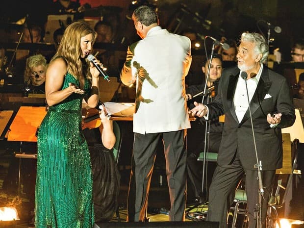 Em show de Ivete Sangalo, Plácido Domingo leva tombo: "'Ansioso pra me abraçar"