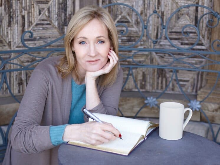 Autora anuncia final definitivo de toda a saga Harry Potter