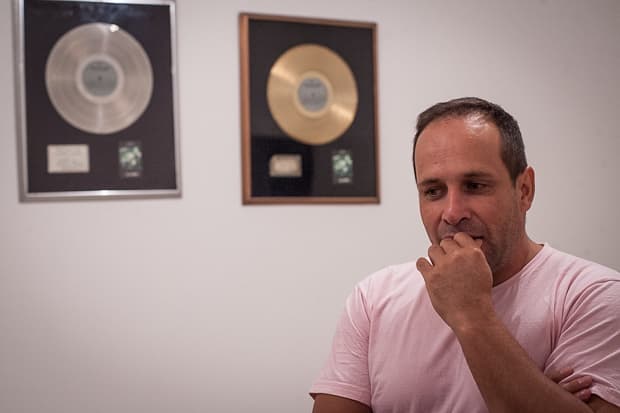 Ex-Polegar Ricardo Costa segue internado sem previsão de alta