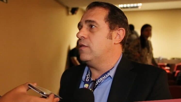 Diretor do SBT manda recado para Fábio Porchat, da Record