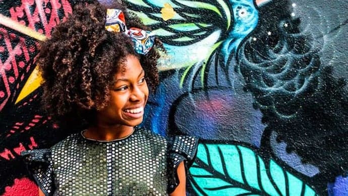 MC Soffia é destaque internacional após show com Karol Conka