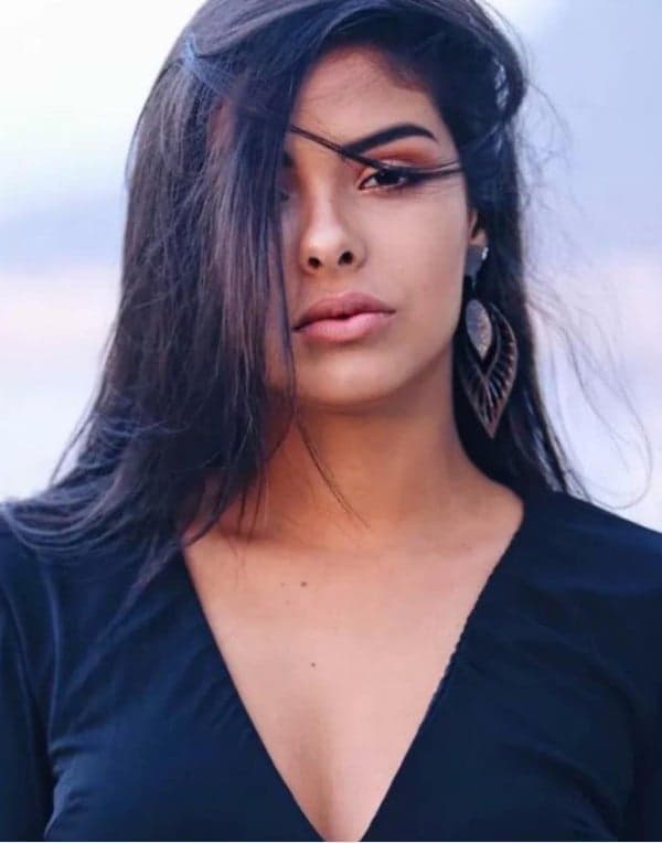 Ex-BBB Munik celebra 2,8 milhões de seguidores no Instagram