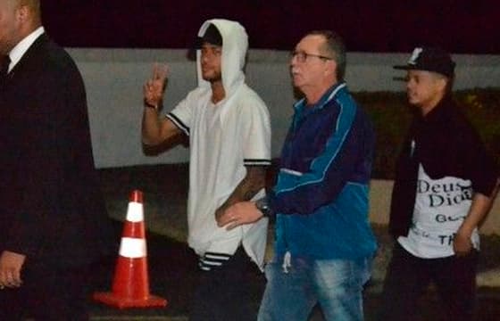 Neymar sofre chantagem de R$ 50 mil após briga em festa