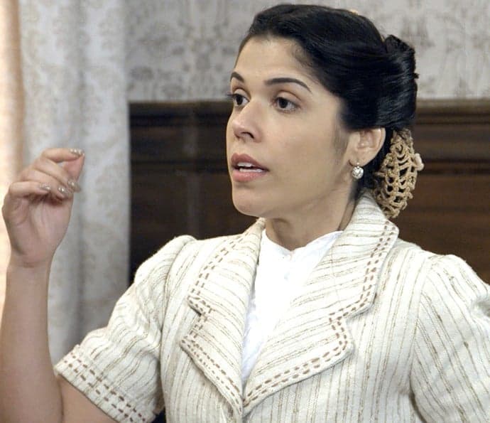 "Êta Mundo Bom": Olga promete revelar seu passado a Araújo