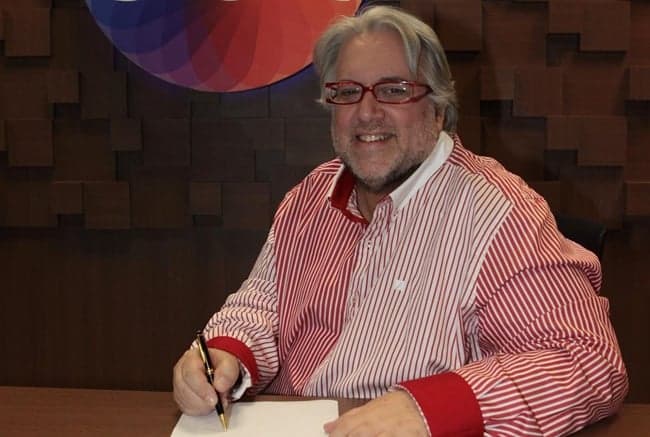 Leão Lobo revela que praticamente criou o “TV Fama”, mas não acertou com a RedeTV! por “puxada de tapete”
