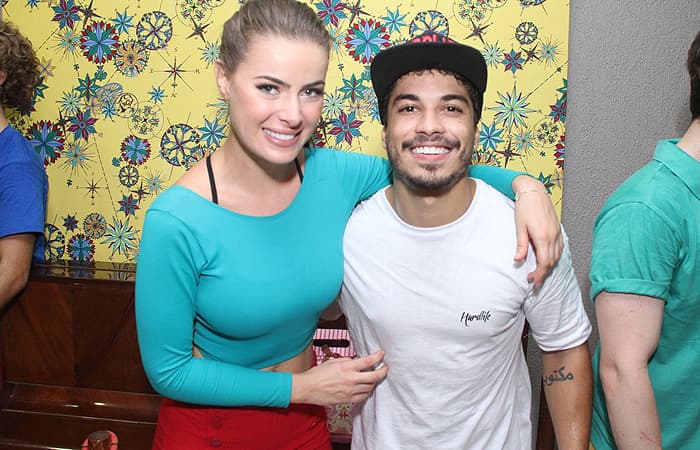 Douglas Sampaio anuncia fim de noivado com Rayanne Morais